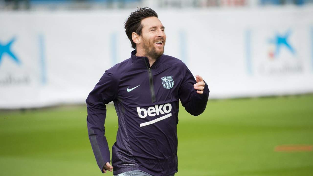 Messi entrenó con los españoles Gerard Piqué y Jordi Alba, quienes por descanso concedido por el entrenador Ernesto Valverde no viajaron con el equipo a León. (Especial)