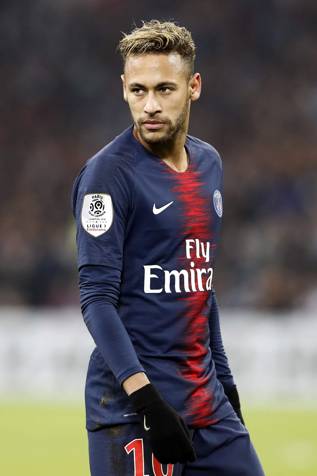 Los cargos se presentaron después de que un grupo de inversión brasileño dijera que recibió una compensación por parte de la comisión de transferencia de Neymar.
