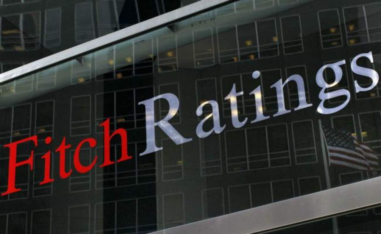 La calificadora Fitch Ratings ratificó la nota crediticia de México pero modificó su perspectiva de estable a negativa. (ARCHIVO)