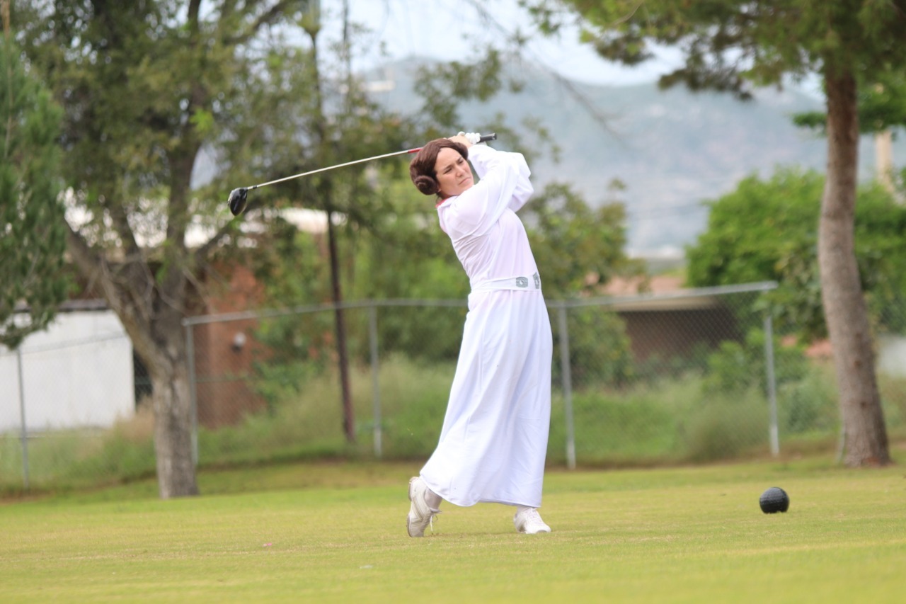 Desde la Princesa Leia hasta seres de ultratumba, tomaron ayer el campo del Club Campestre Torreón en el divertido torneo.