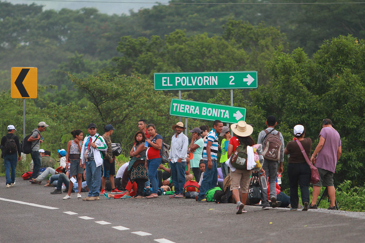 Una vez que la caravana migrante llegó a Donají comunidad de Matías Romero, en el sureño estado de Oaxaca, decidió continuar su ruta hacia Acayucan, municipio ubicado en Veracruz. (NOTIMEX)