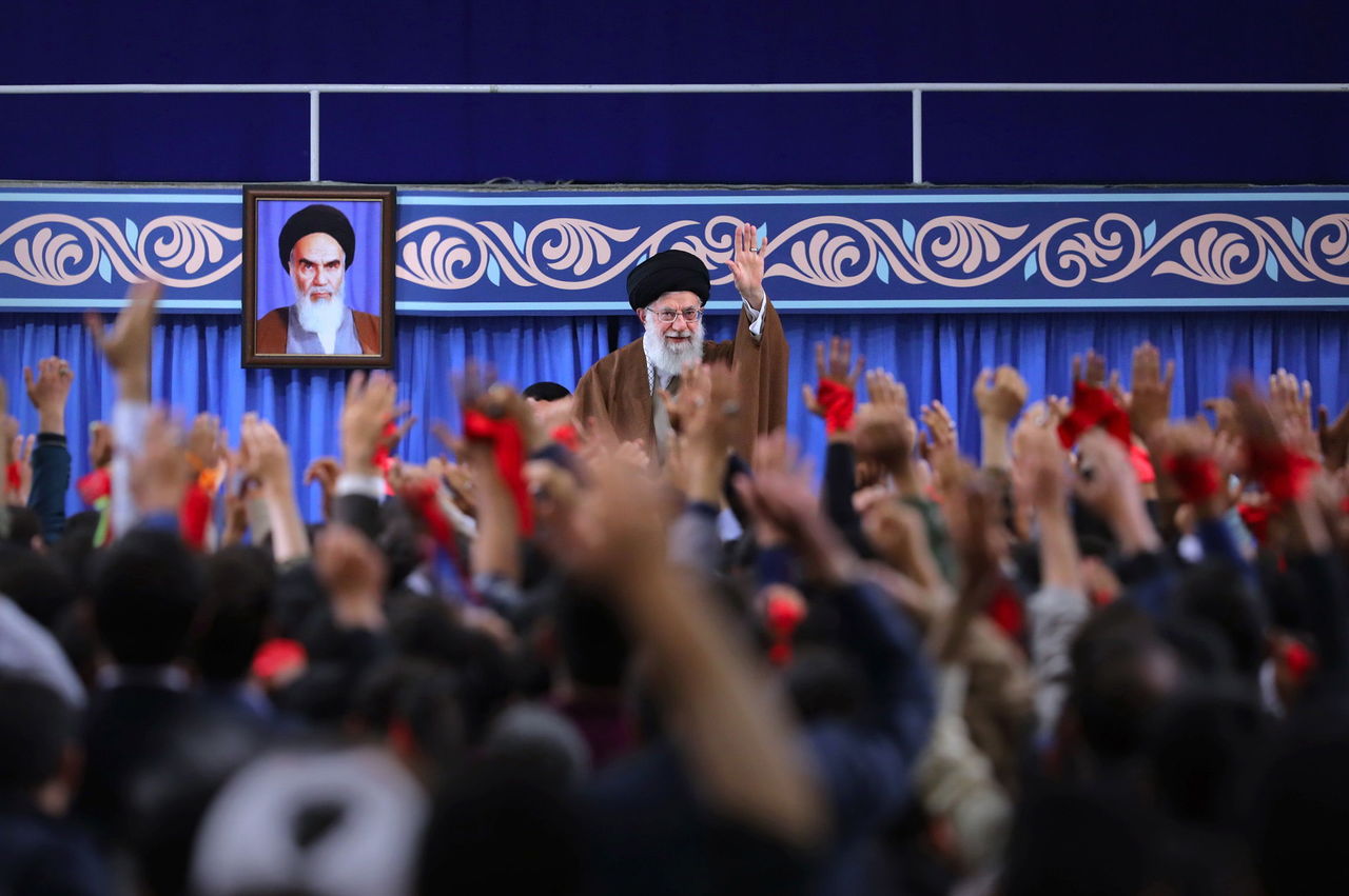 Fallas. El ayatola Ali Jamenei afirmó que el poder y la credibilidad de EU se están desvaneciendo.