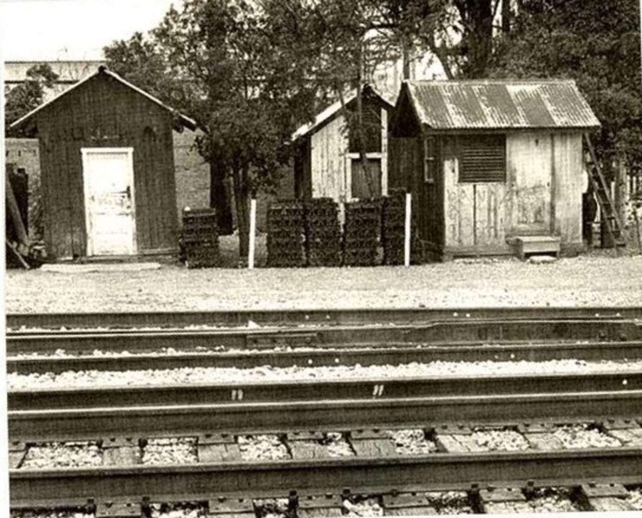 Parte de las antiguas instalaciones de lo que fue la Estación Lerdo del Ferrocarril Central Mexicano, que aún existen en Gómez Palacio.