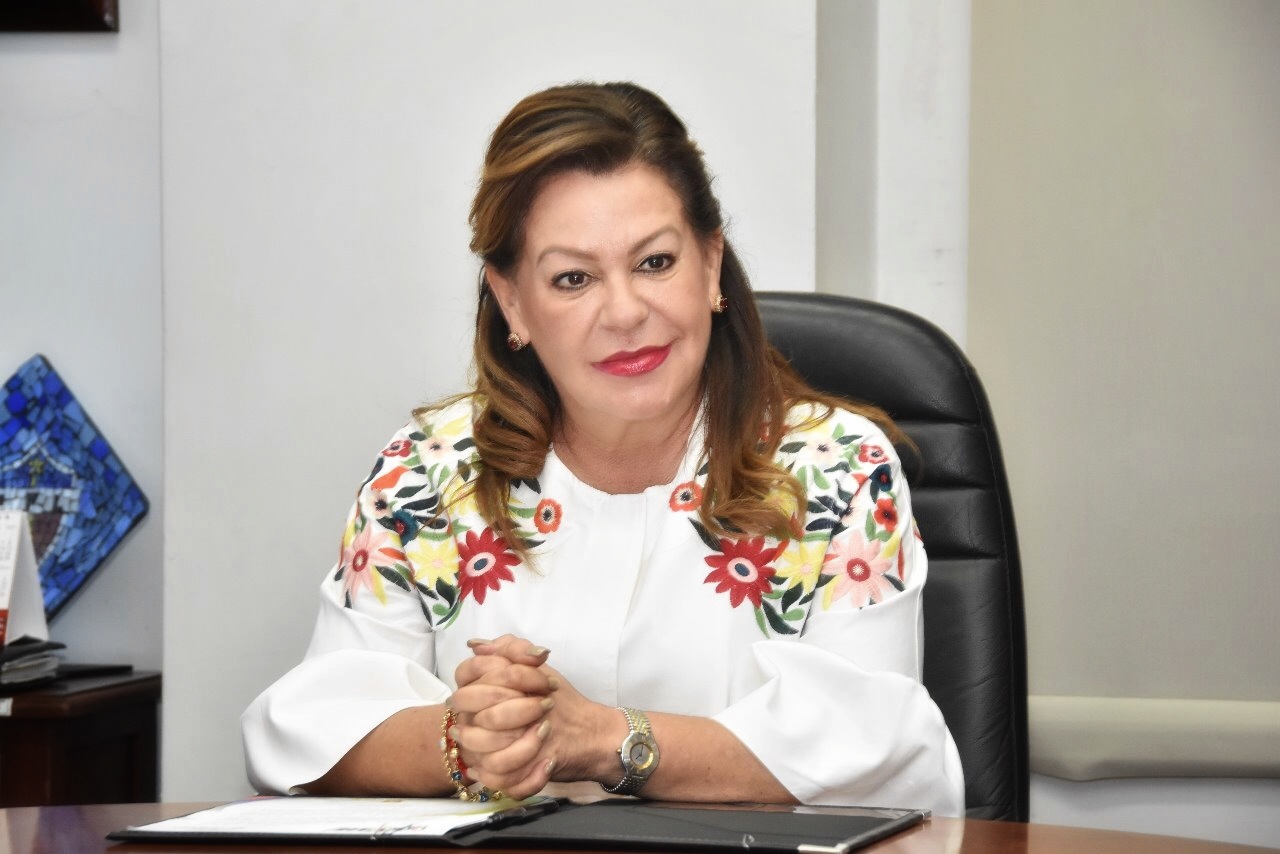 Envían consultas médicas. Alcaldesa de Gómez Palacio, Leticia Herrera Ale. (CORTESÍA)