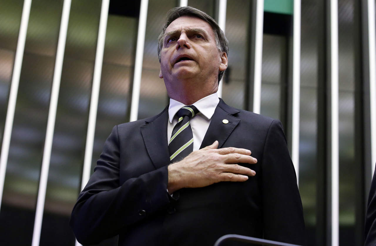 Bolsonaro asistió a una ceremonia en conmemoración del 30 aniversario de la carta magna, a la que califica de ser “el verdadero norte” de la democracia. (NOTIMEX)
