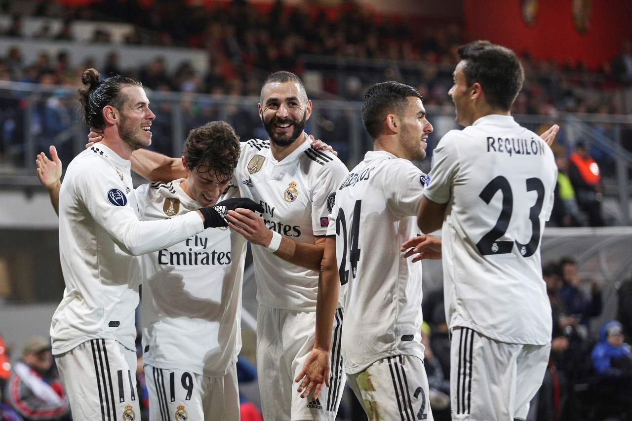 Los jugadores del Real Madrid festejan un gol ante el Viktoria Plzen.