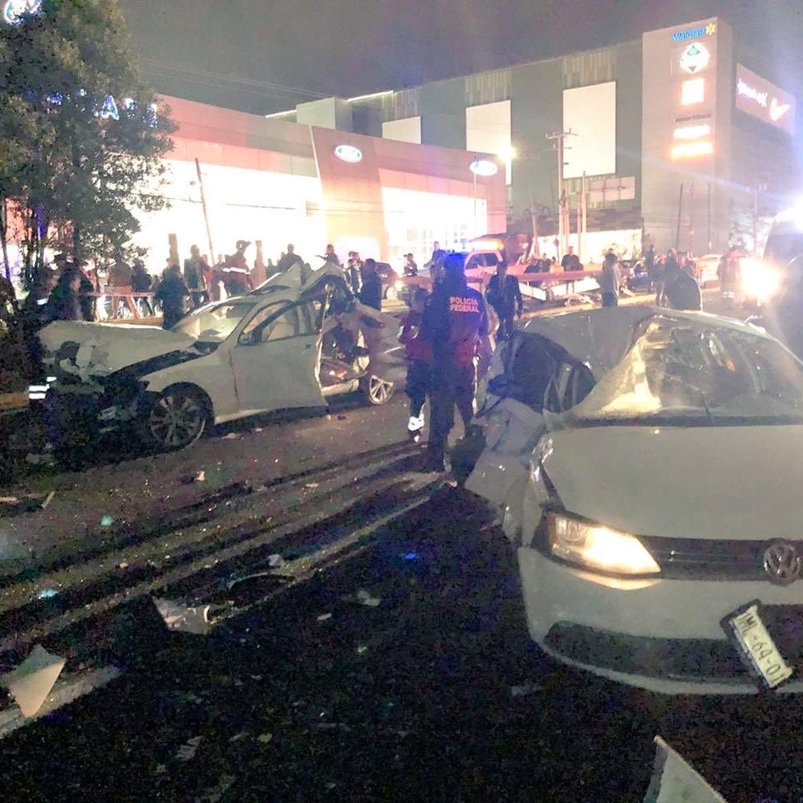 La noche de este miércoles se registró una un choque múltiple donde un tráiler chocó a 12 vehículos en la autopista México-Toluca, a la altura de Puerta Santa Fe. (ARCHIVO)
