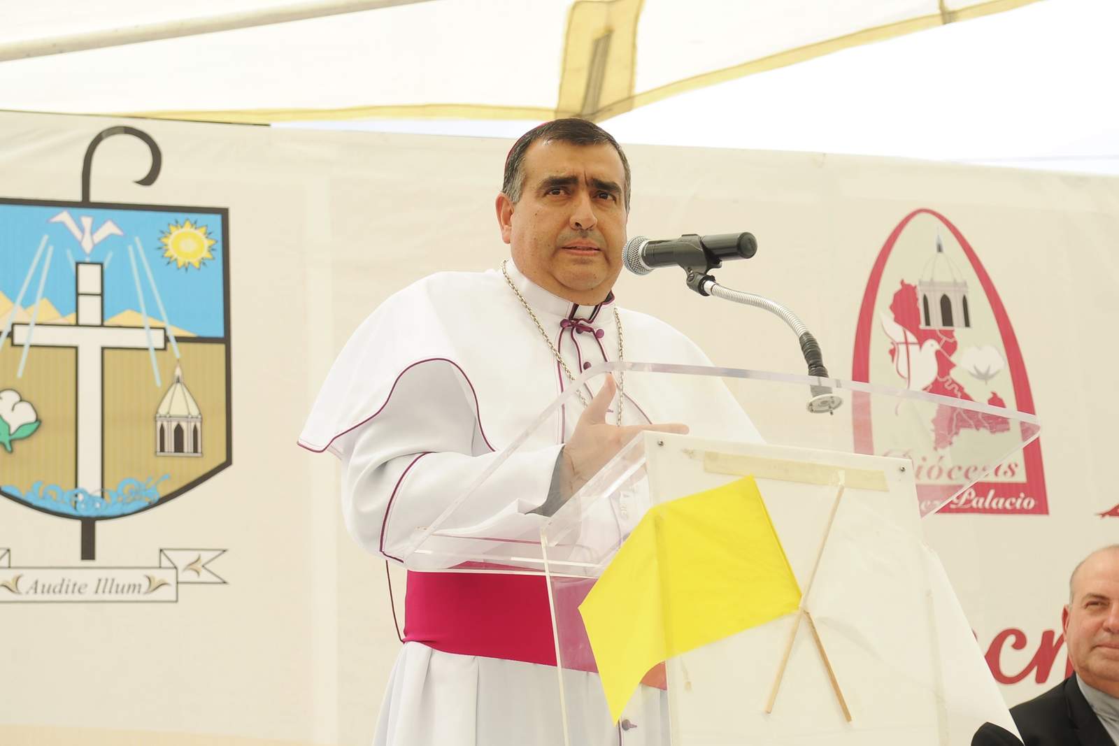 Invitan a fieles a despedir al obispo de Gómez Palacio