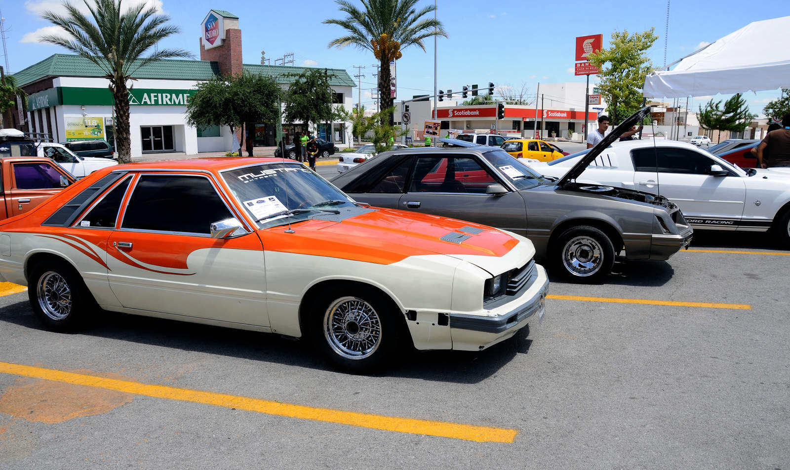 Fiesta de autos Mustang en La Laguna