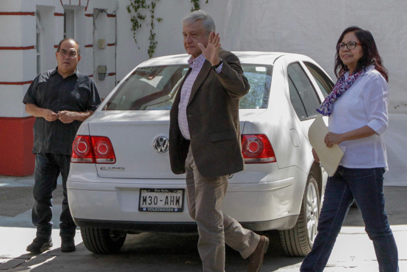 En un comunicado, el equipo de López Obrador informó que Ernesto Prieto Ortega será el director general de la Lotería Nacional para la Asistencia Pública, así como de Pronósticos para la Asistencia Pública. (NOTIMEX)