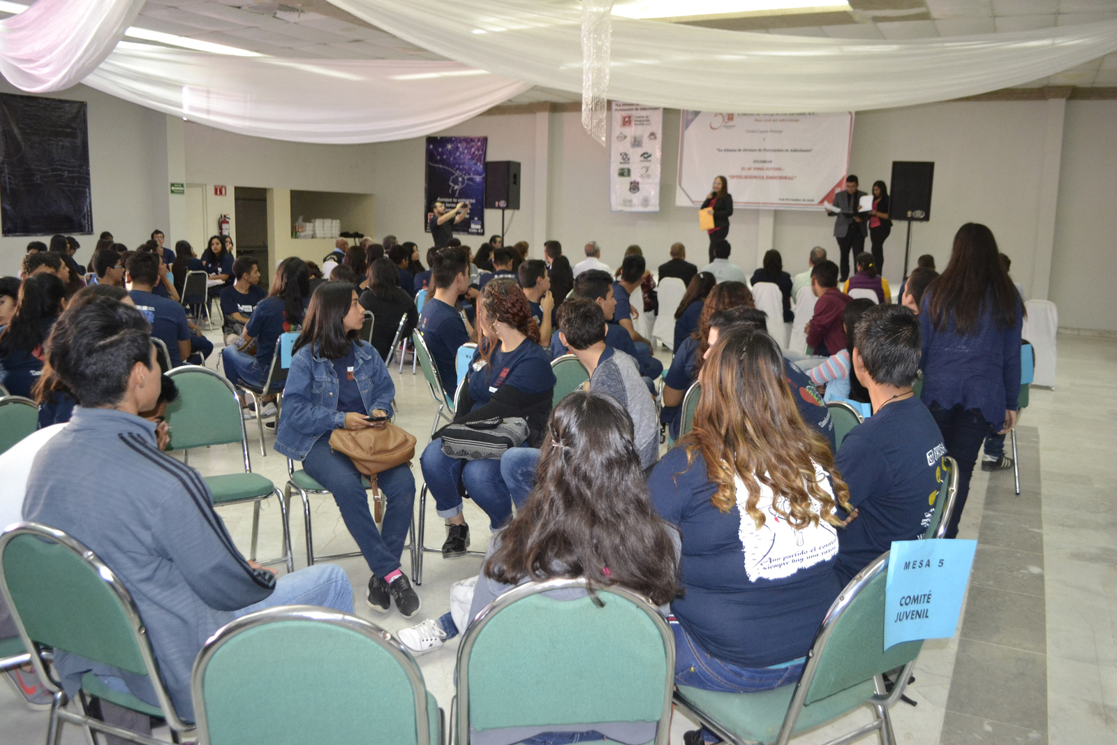 Participación. Jóvenes de preparatoria se reúnen en el Foro Juvenil 2018 del CIJ. (CLAUDIA LANDEROS)