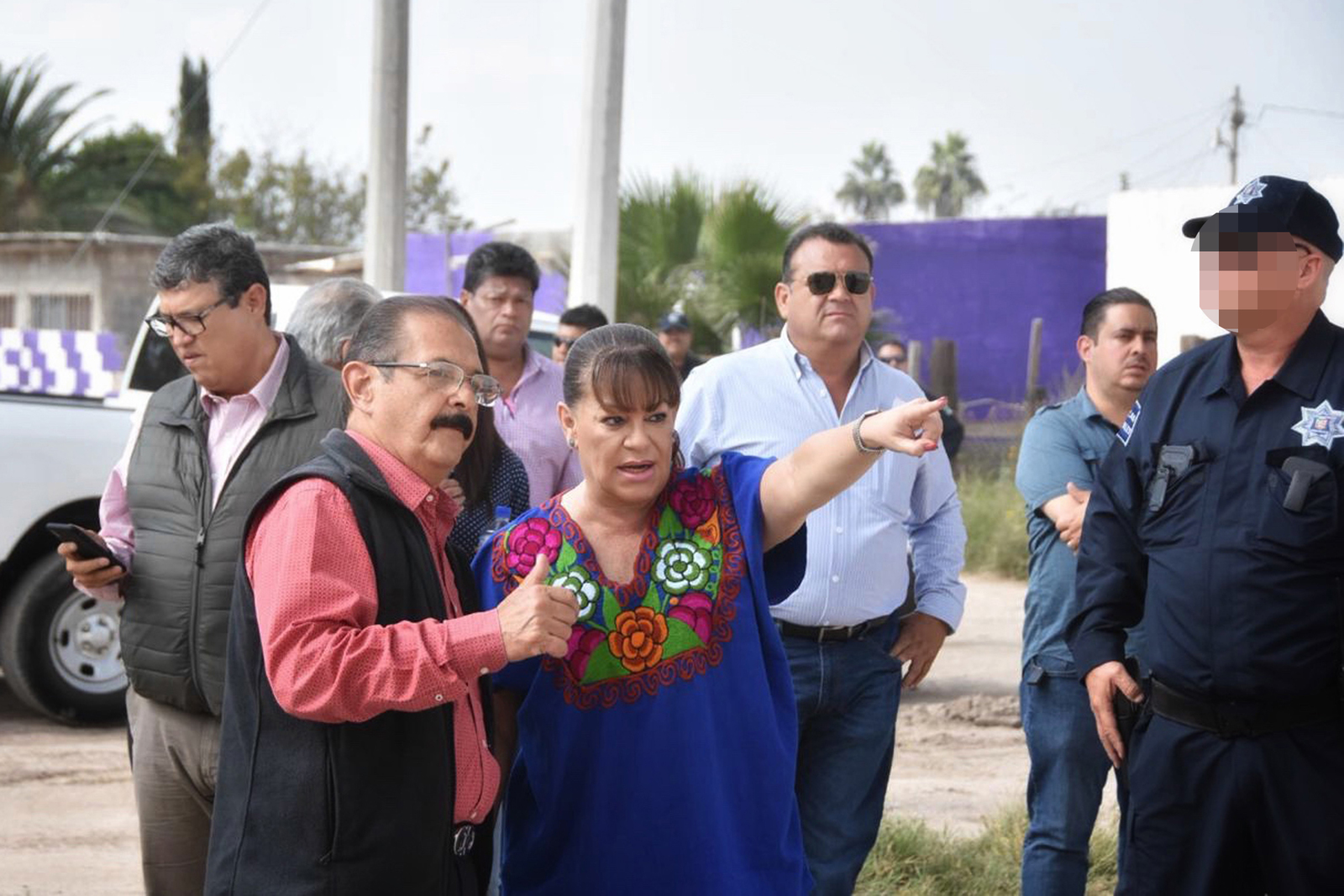 Labores. La presidenta municipal, Leticia Herrera, acudió a coordinar la atención a los habitantes de la zona. (EL SIGLO DE TORREÓN)