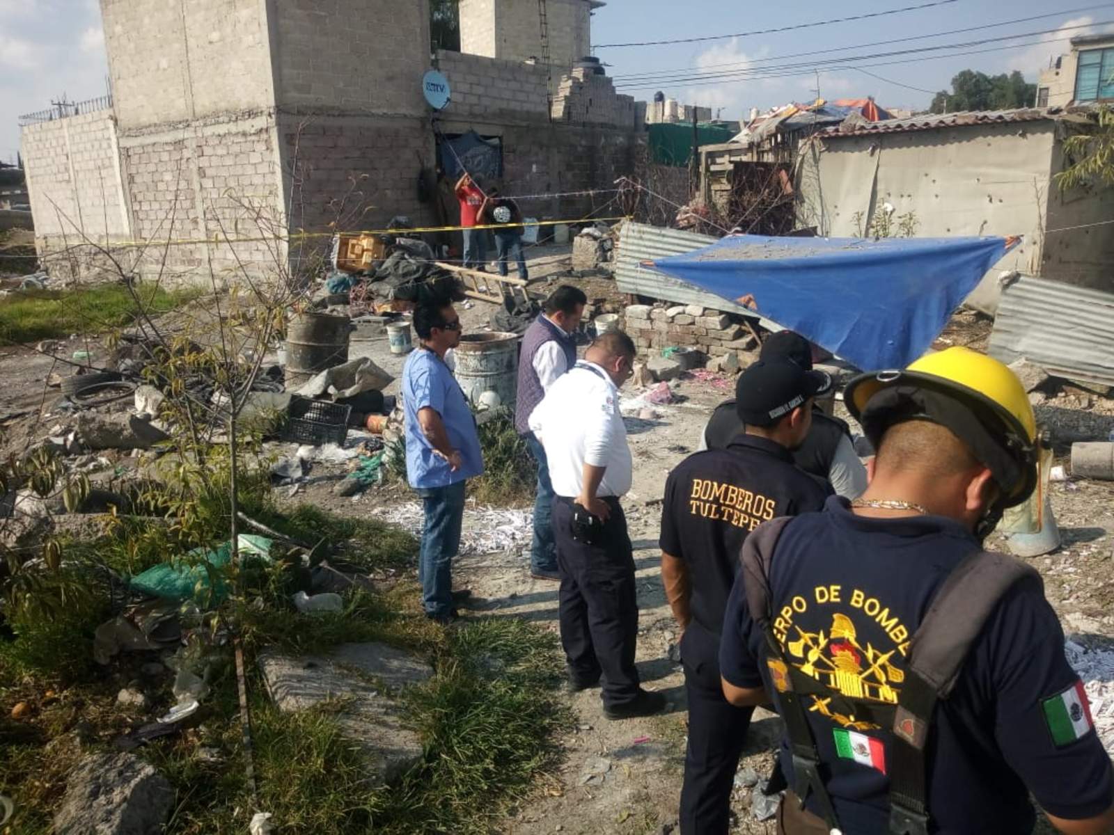 Explota taller clandestino de pirotecnia en Tultepec; dos muertos
