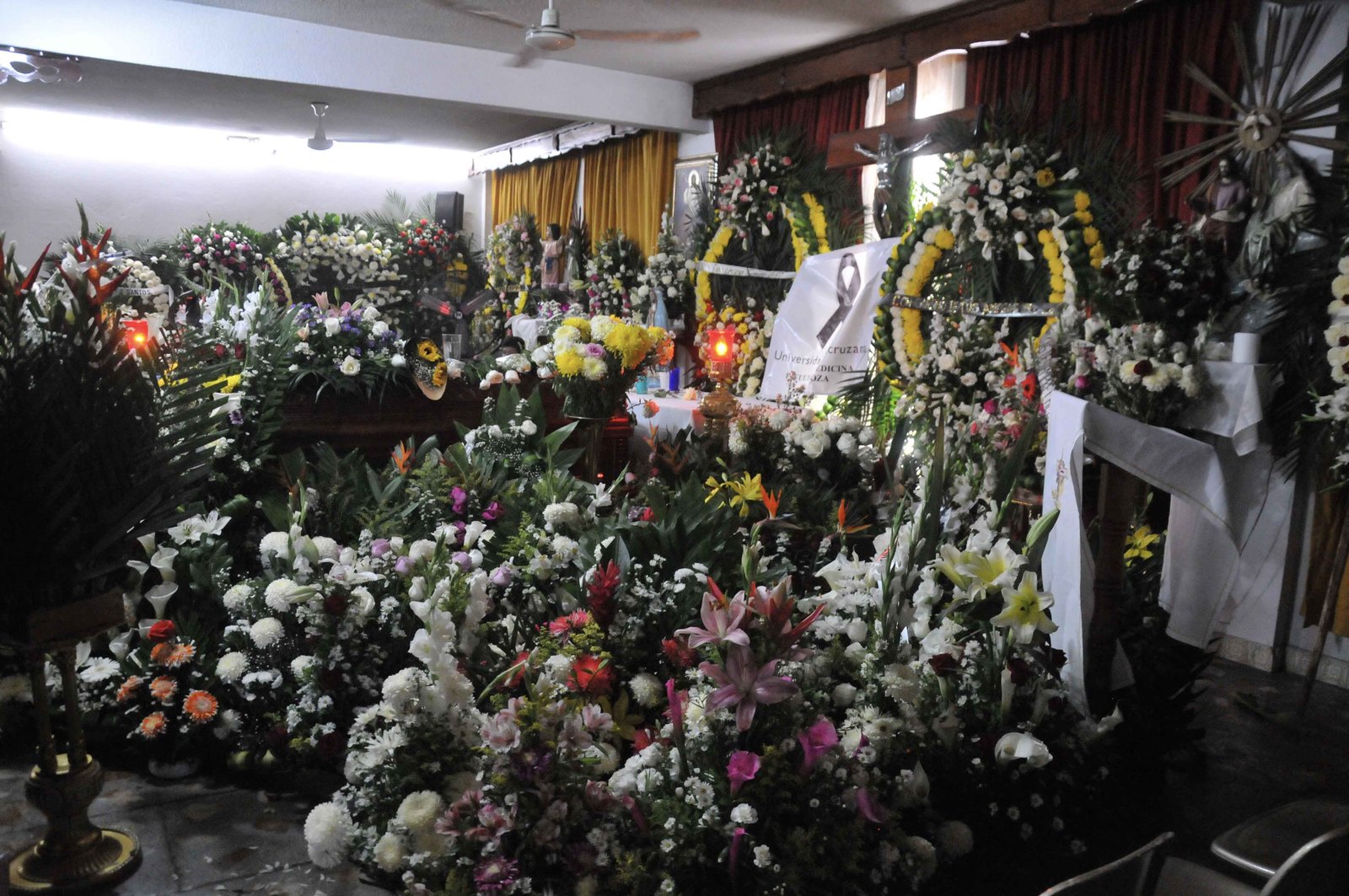 Recuerdo. Cientos asistieron al funeral de Valeria Cruz Medel , hija de la diputada Carmen Medel.