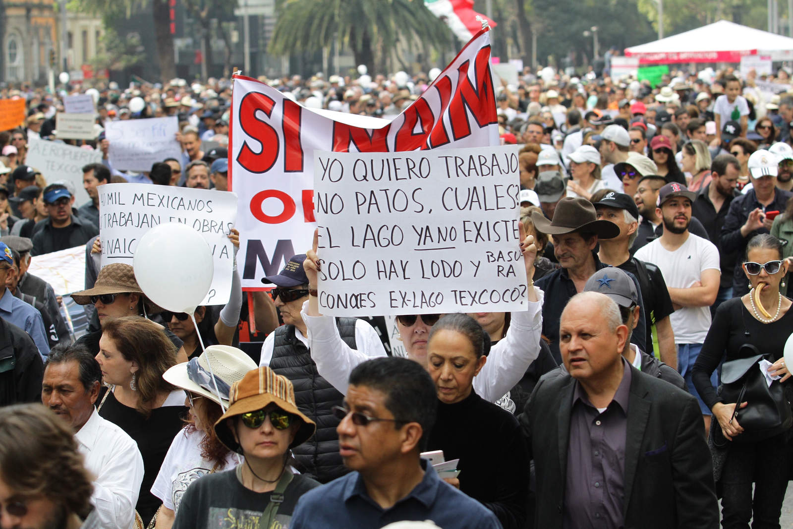 Marchan en defensa del NAICM en Texcoco