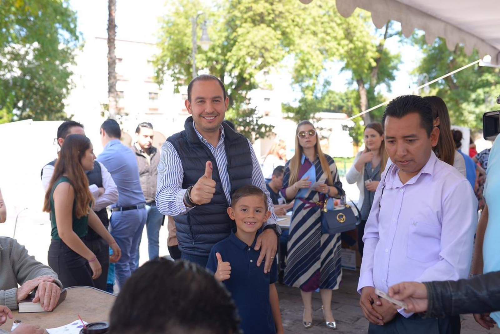  Marko Cortés acudió a emitir su voto en una de las casillas ubicadas en Morelia, Michoacán, de donde es originario. (TWITTER) 