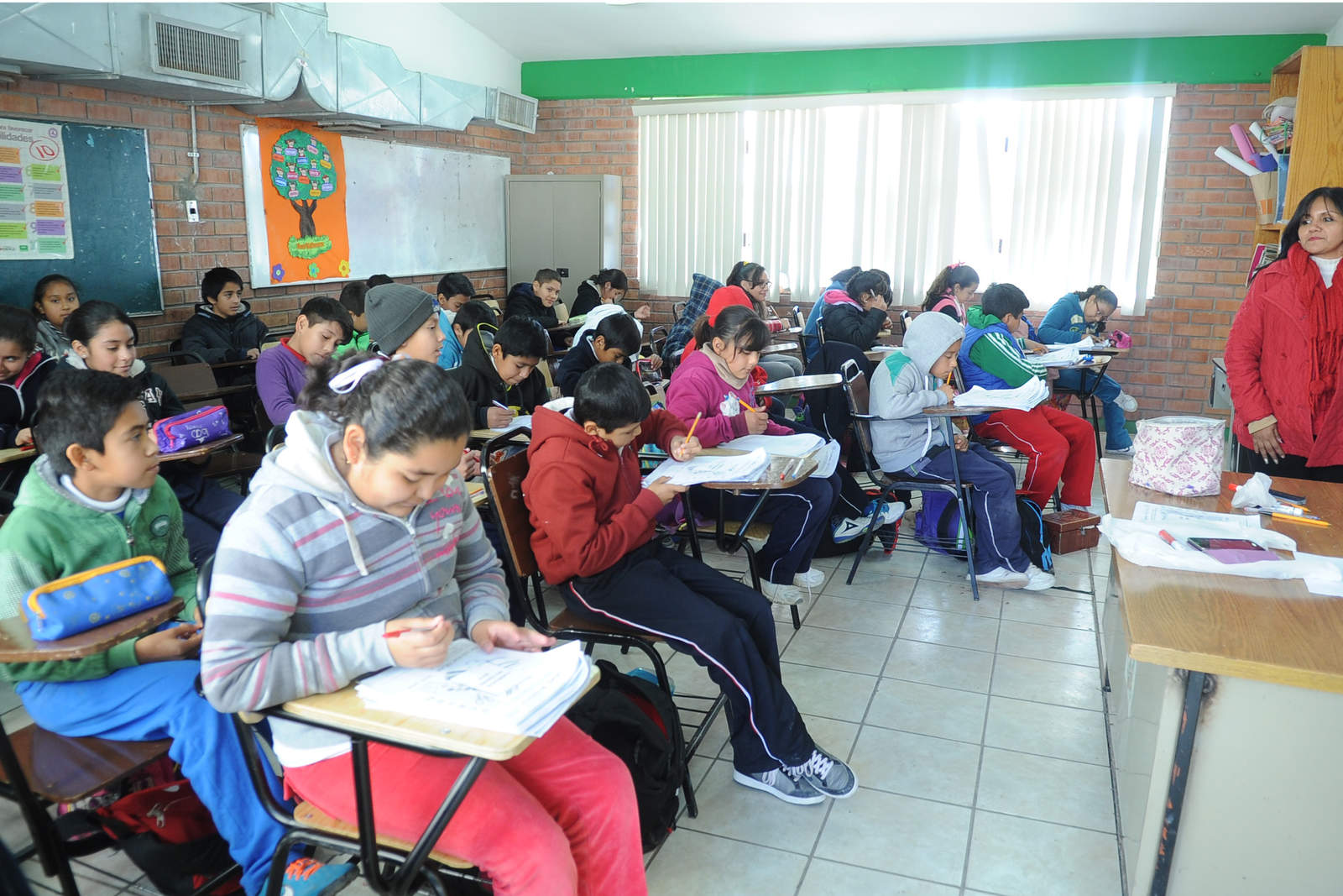 Por pronóstico de frío, emiten criterios para justificar faltas y retardos en escuelas de Coahuila