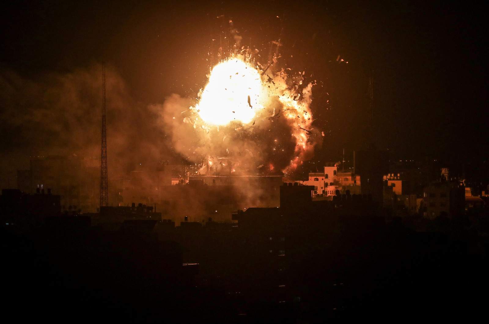 Sigue lanzamiento de cohetes de Gaza a Israel tras 300 en siete horas