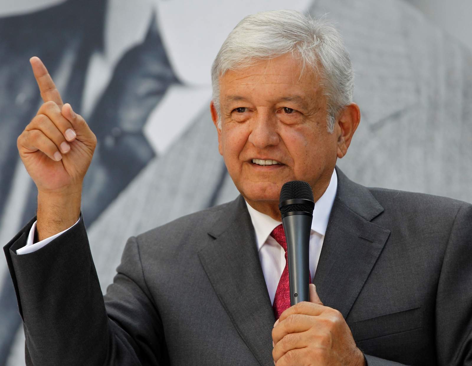 Cumple López Obrador 65 años