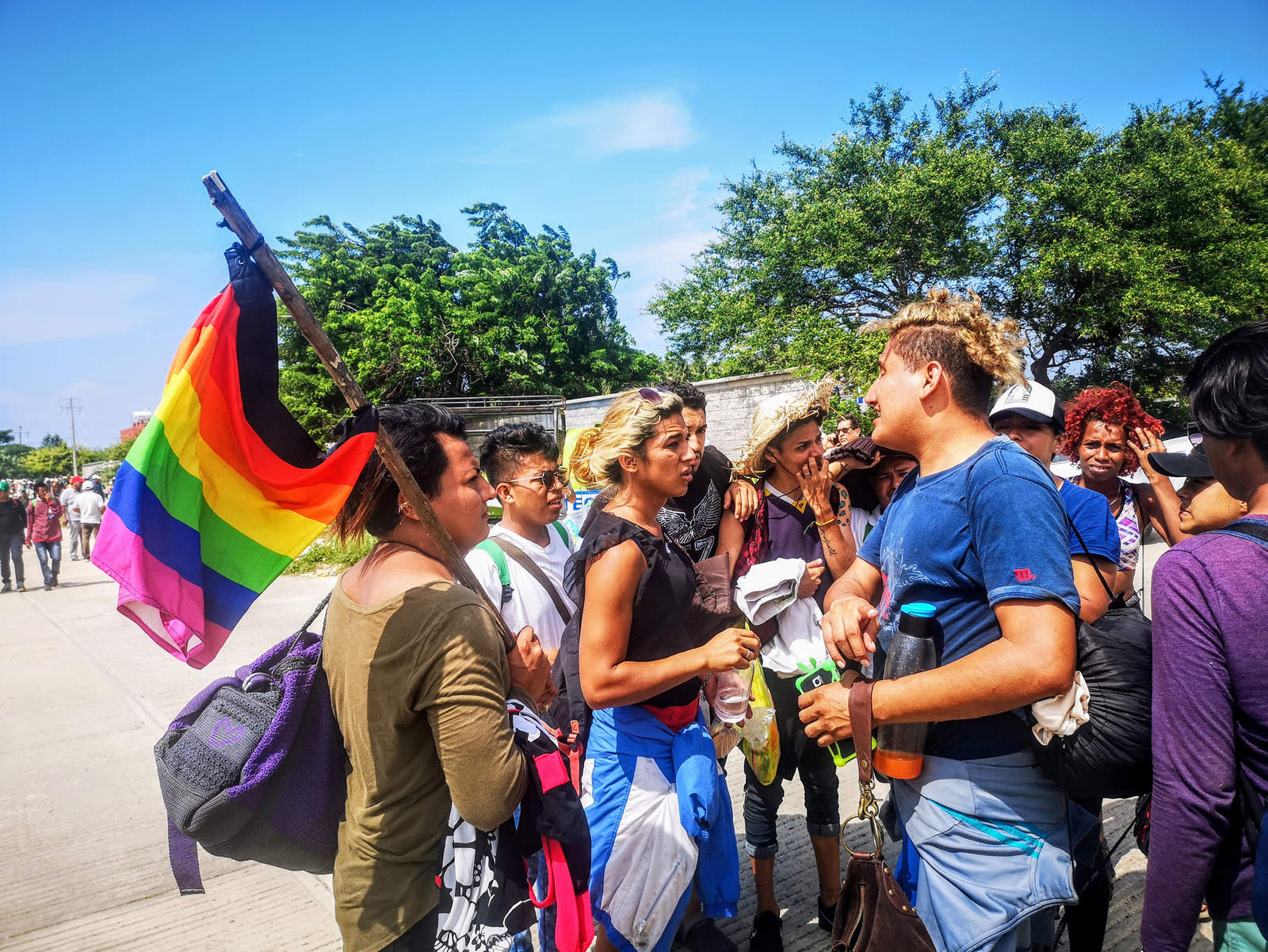 Decenas de transgénero que salieron de Centroamérica y viajan por México buscando asilo en Estados Unidos se han unido para protegerse, no del viaje lleno de peligros sino de los ataques de sus compañeros de travesía. (ARCHIVO)