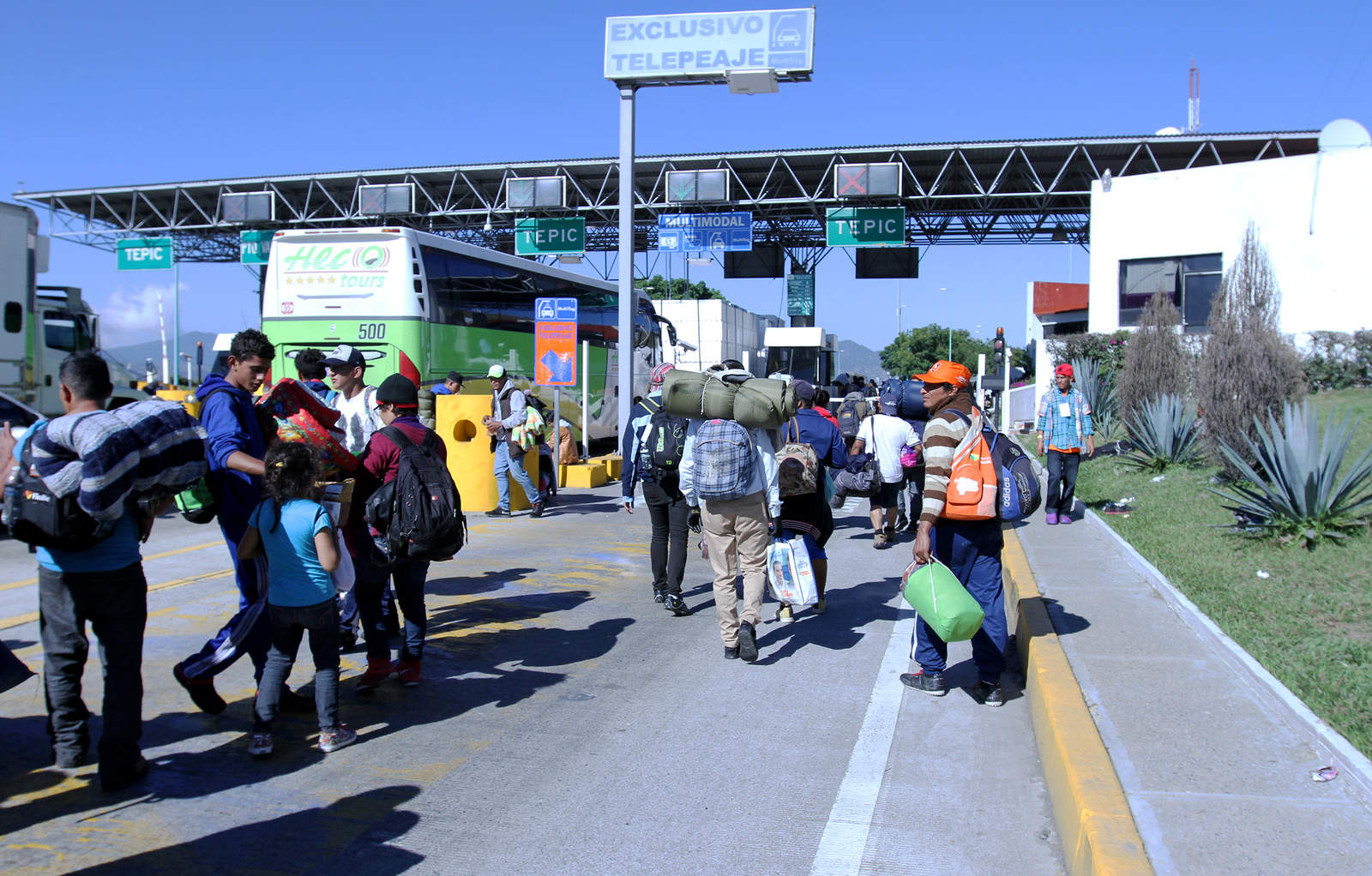 La Unidad Estatal de Protección Civil y Bomberos de Jalisco (UEPCBJ) informó hoy que cinco mil 355 migrantes ya han salido del albergue de Zapopan donde se encontraban para continuar su camino hacia Estados Unidos. (NOTIMEX)