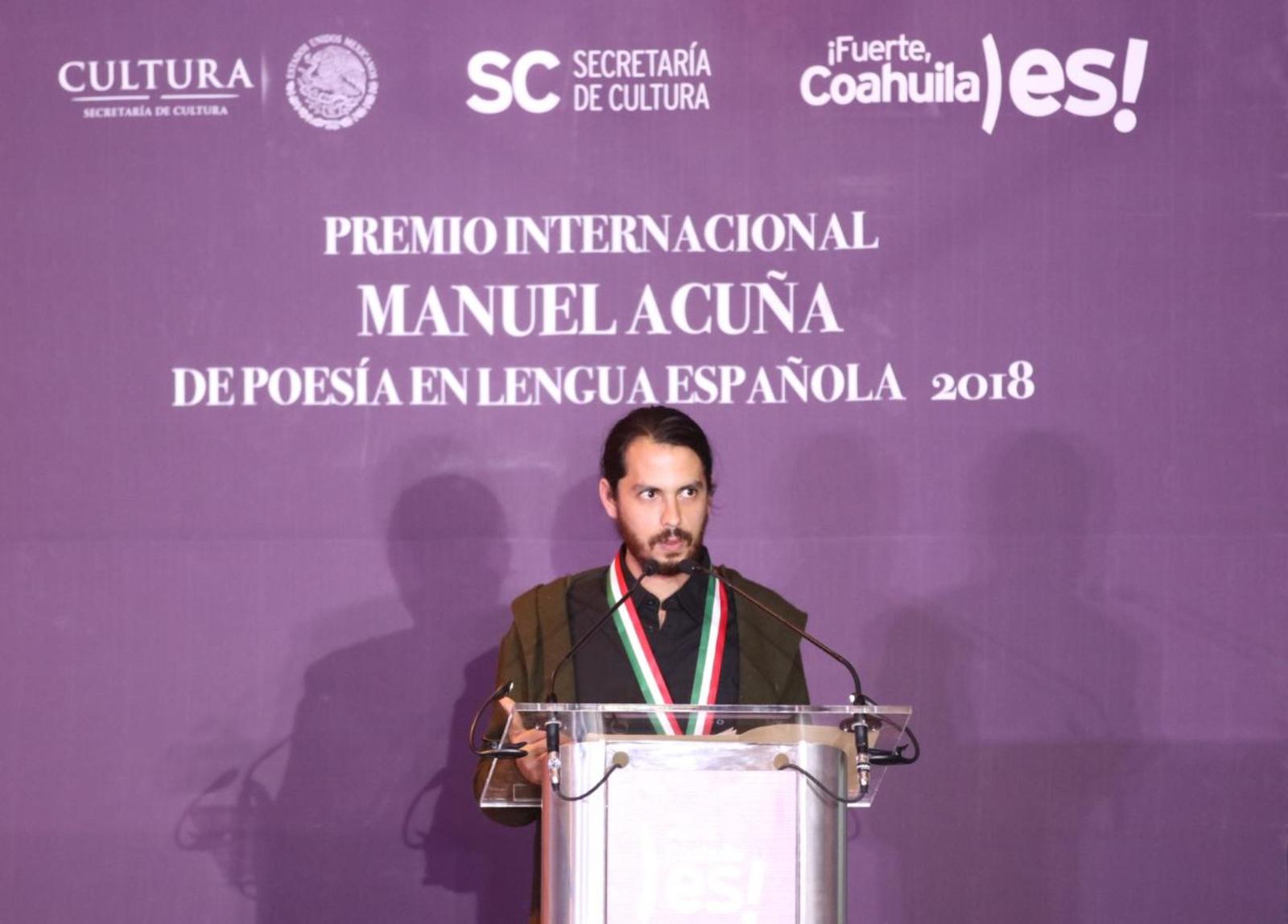Valorado. El mexicano Alejandro Albarrán recibe el Premio Internacional Manuel Acuña de poesía 2018. (CORTESÍA)
