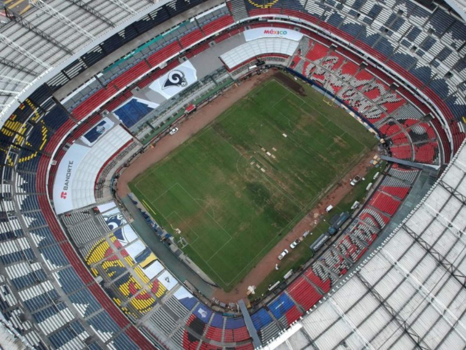 Según Raúl Barrios, exdirector de operaciones del Estadio Azteca, el inmueble 'no tiene una cancha para poder recibir partidos de liguilla y menos cuando va a tener actividad sábado y domingo', por lo que recomendó mudar los partidos a otra cancha. (ARCHIVO)