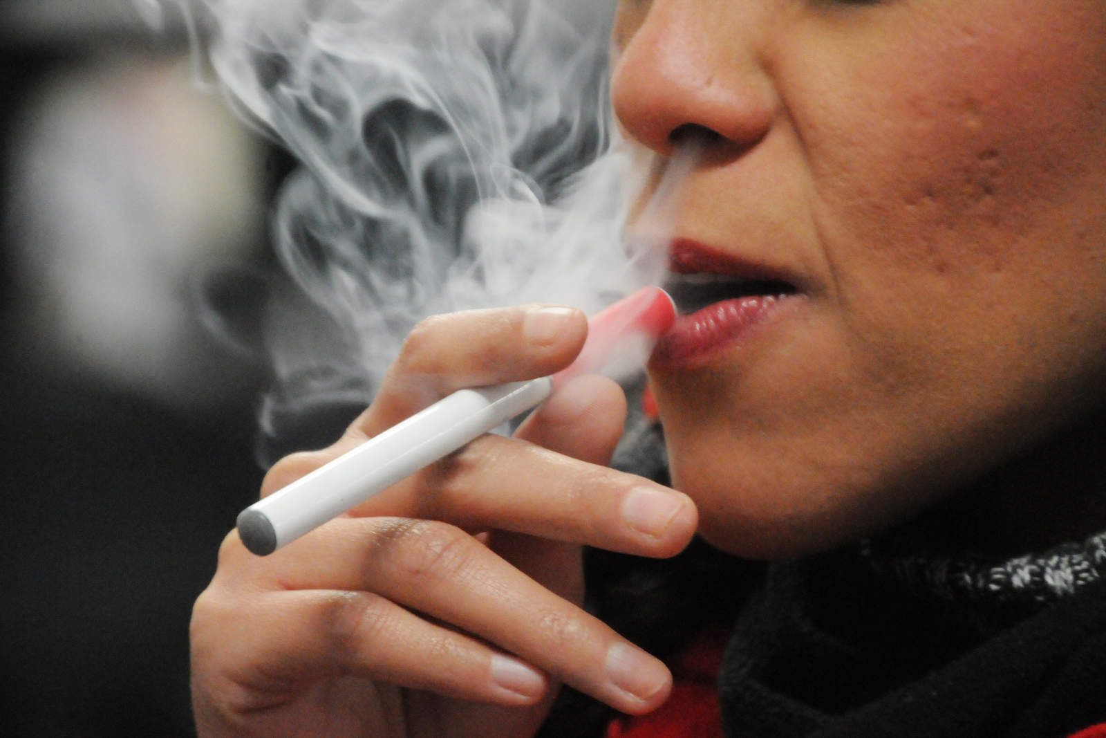 La medida apunta principalmente a combatir el tabaquismo entre los menores de edad. (ARCHIVO)
