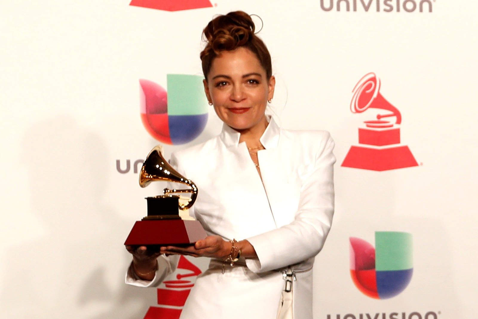 Rosalía, Lafourcade y Carlos Vives, ganadores en pregala de los Latin Grammy
