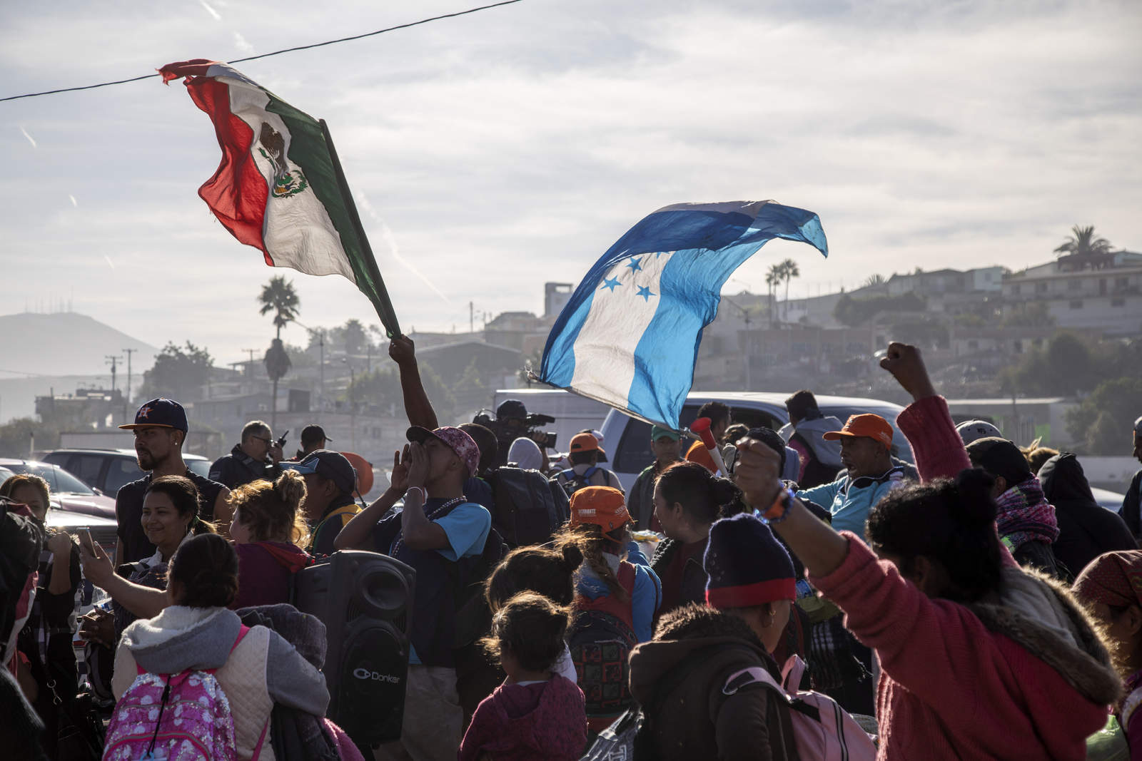 - El tercer contingente de la Caravana Migrante llegó a Tijuana procedente de Centroamérica, con la intención de cruzar a Estados Unidos de manera ilegal o solicitar visa humanitaria. (NOTIMEX)