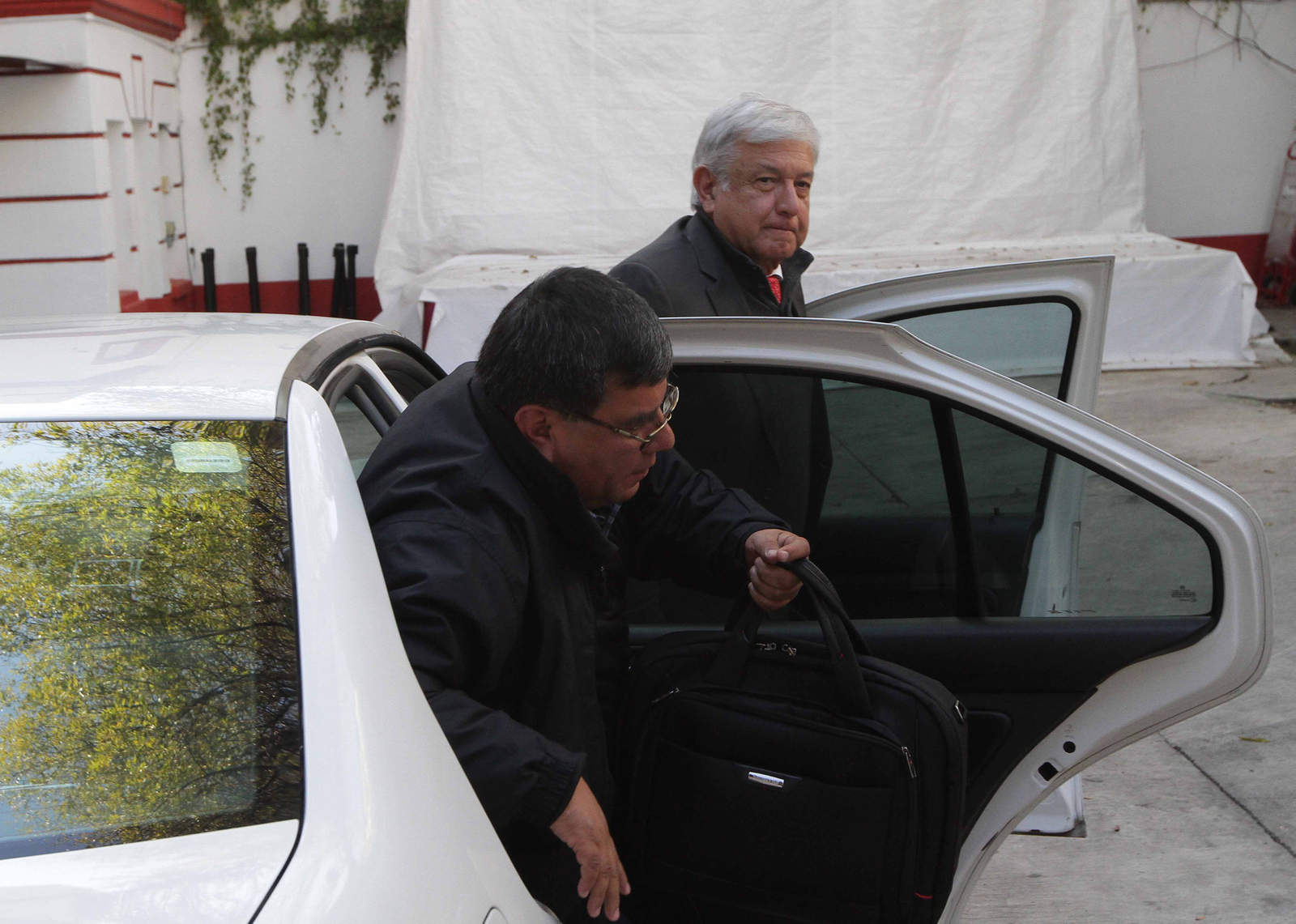 El presidente electo, Andrés Manuel López Obrador, se reúne con su futuro Gabinete de Seguridad y Secretaría de Relaciones Exteriores (SRE) para tratar los pormenores de la toma de protesta del 1 de diciembre.  (NOTIMEX)