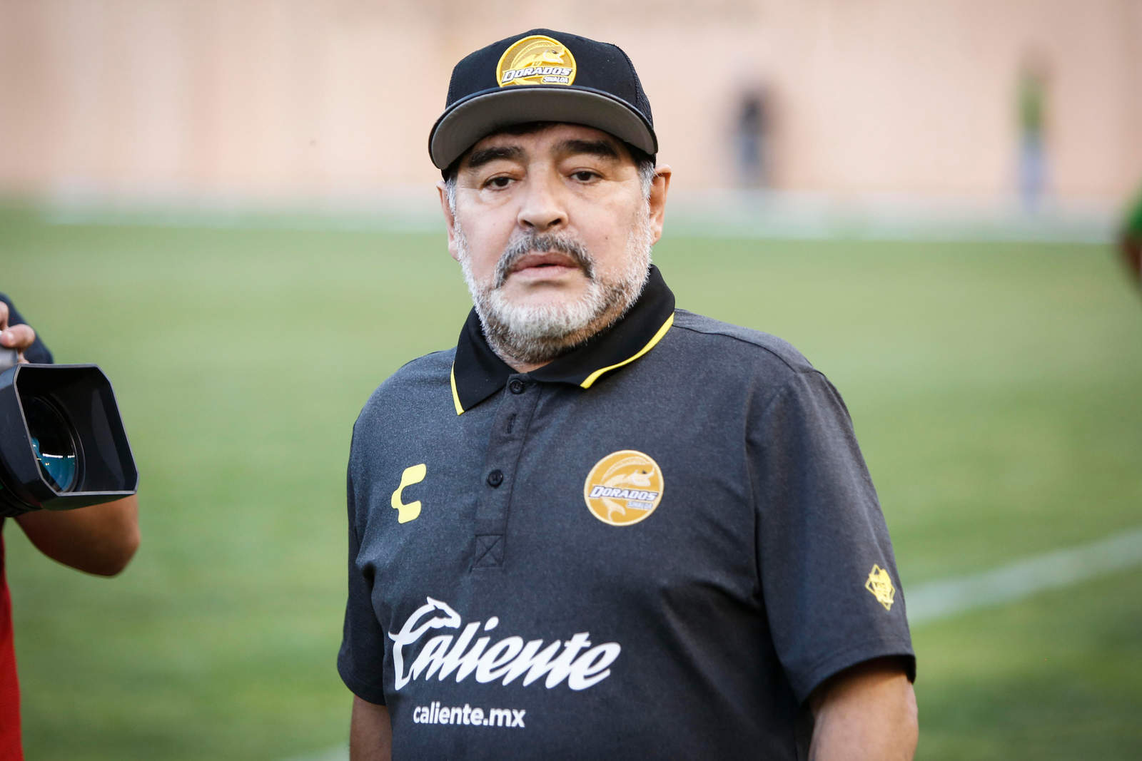 La Comisión Disciplinaria informó que el estratega no podrá estar en el segundo partido por los cuartos de final por incitar al público en contra de los Oficiales del Partido. Esta será la primera vez que Maradona sea suspendido en el futbol mexicano. (ARCHIVO)