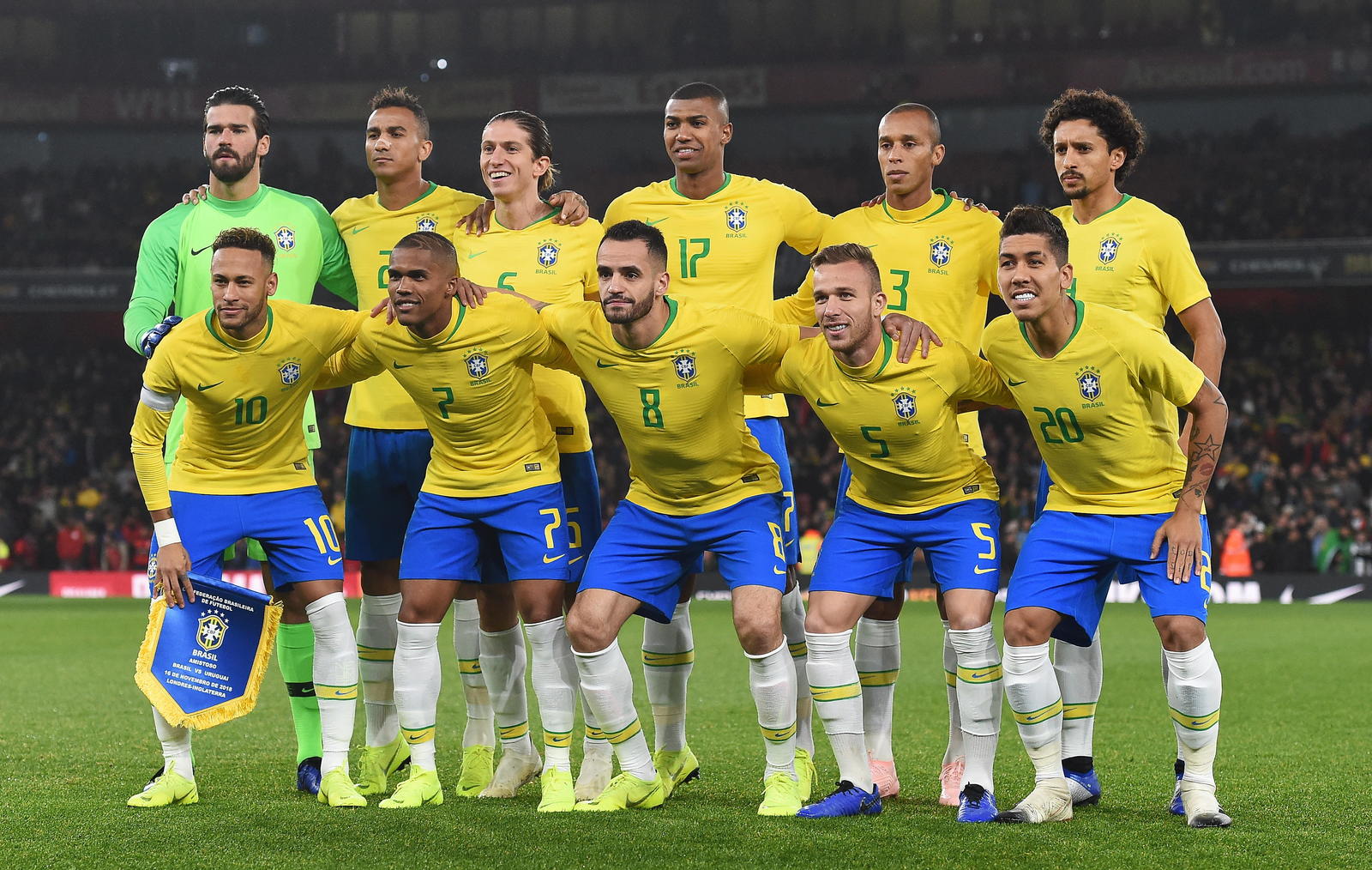 Los jugadores de Brasil posan previo al amistoso de ayer.