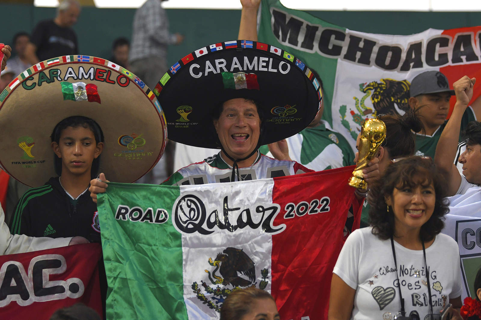 Los aficionados mexicanos siempre están presentes y con la ilusión de ver a su equipo en un Mundial de futbol. (Jam Media)
