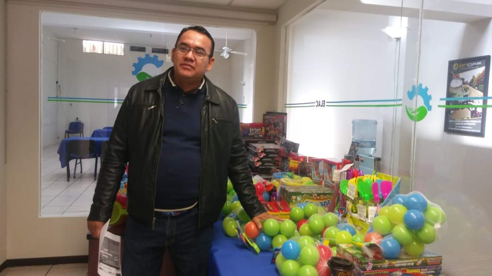 Los donativos de juguetes, se reciben en la instalaciones del Centro de Negocios de Empresarios Lerdenses, ubicado en avenida Juárez número 263 entre Morelos y Guerrero, en la zona Centro del municipio. (EL SIGLO DE TORREÓN)