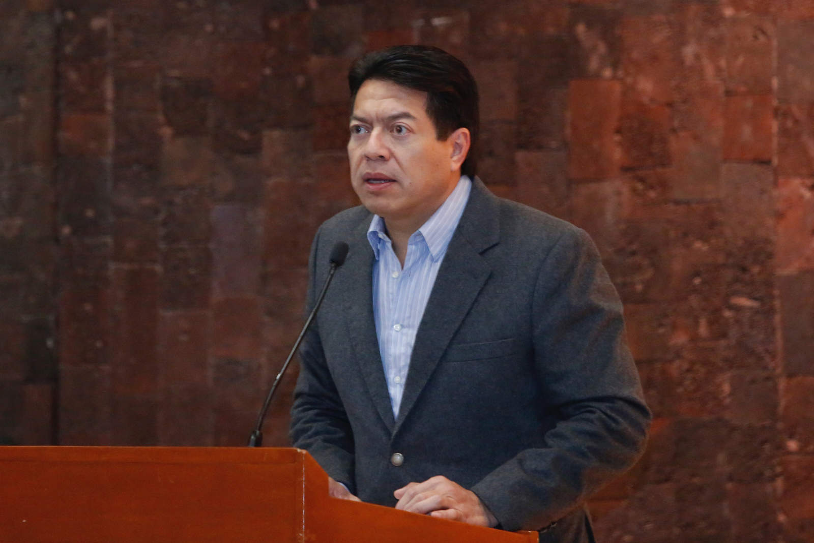 Mario Delgado Carrillo, coordinador del Grupo Parlamentario de Morena, convocó a los legisladores locales de la coalición Juntos Haremos Historia a sacar adelante la agenda prioritaria de la Cuarta Transformación y lograr la pacificación del país. (NOTIMEX)