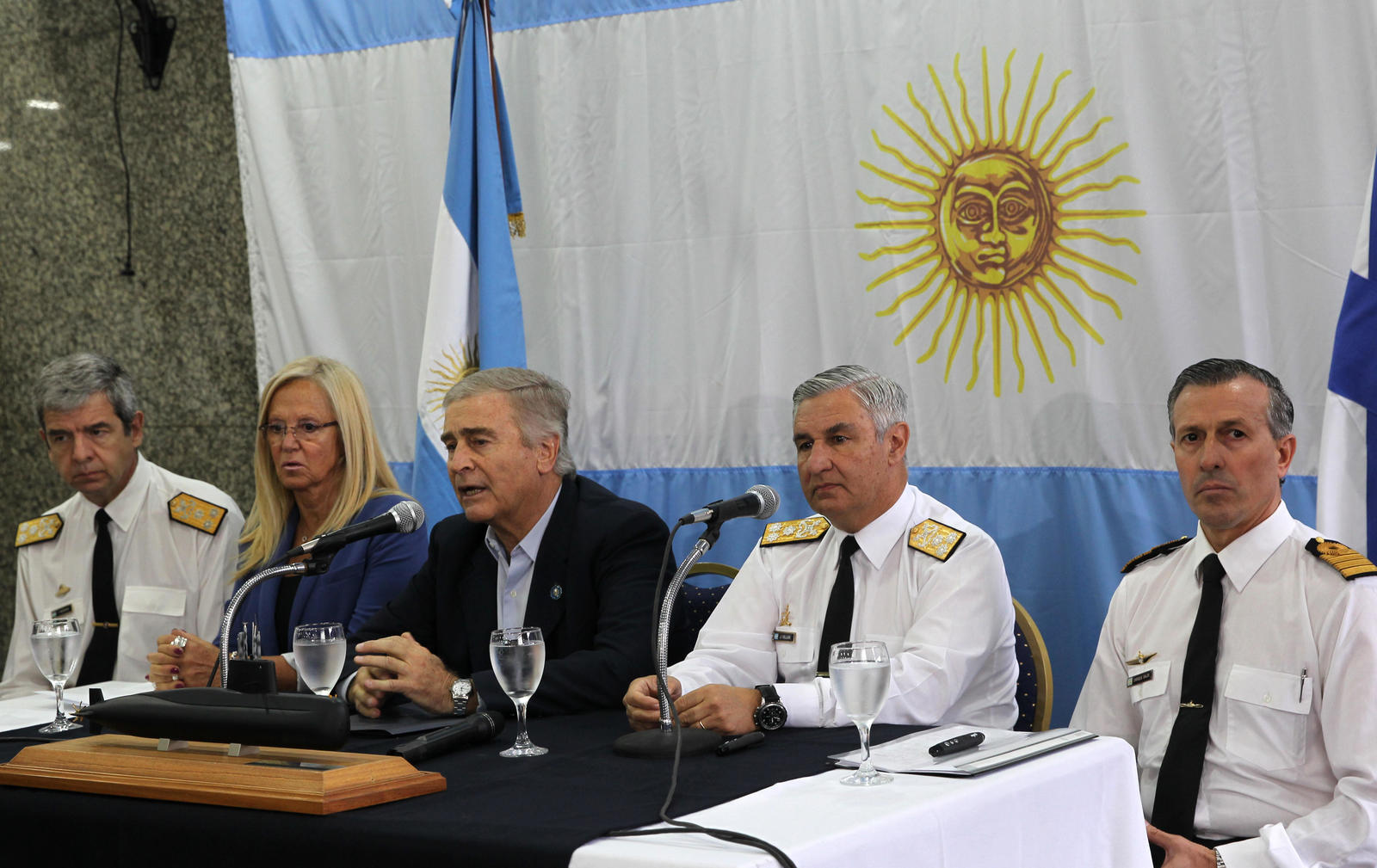 Difícil. El ministro de Defensa de Argentina, Oscar Aguad, reconoció que el Gobierno no tiene medios para reflotar el submarino.