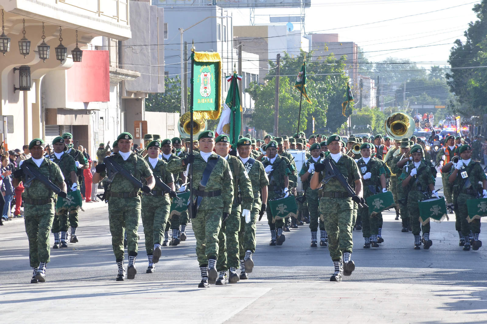 Desfile de la Revolución en Torreón registra poca afluencia