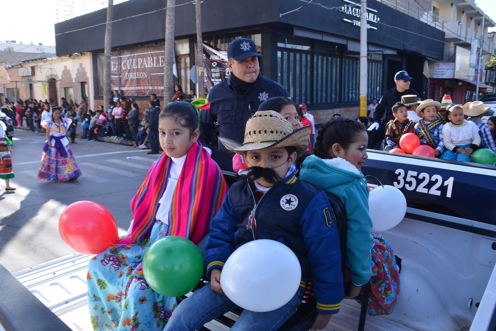 Desfile de la Revolución en Torreón registra poca afluencia