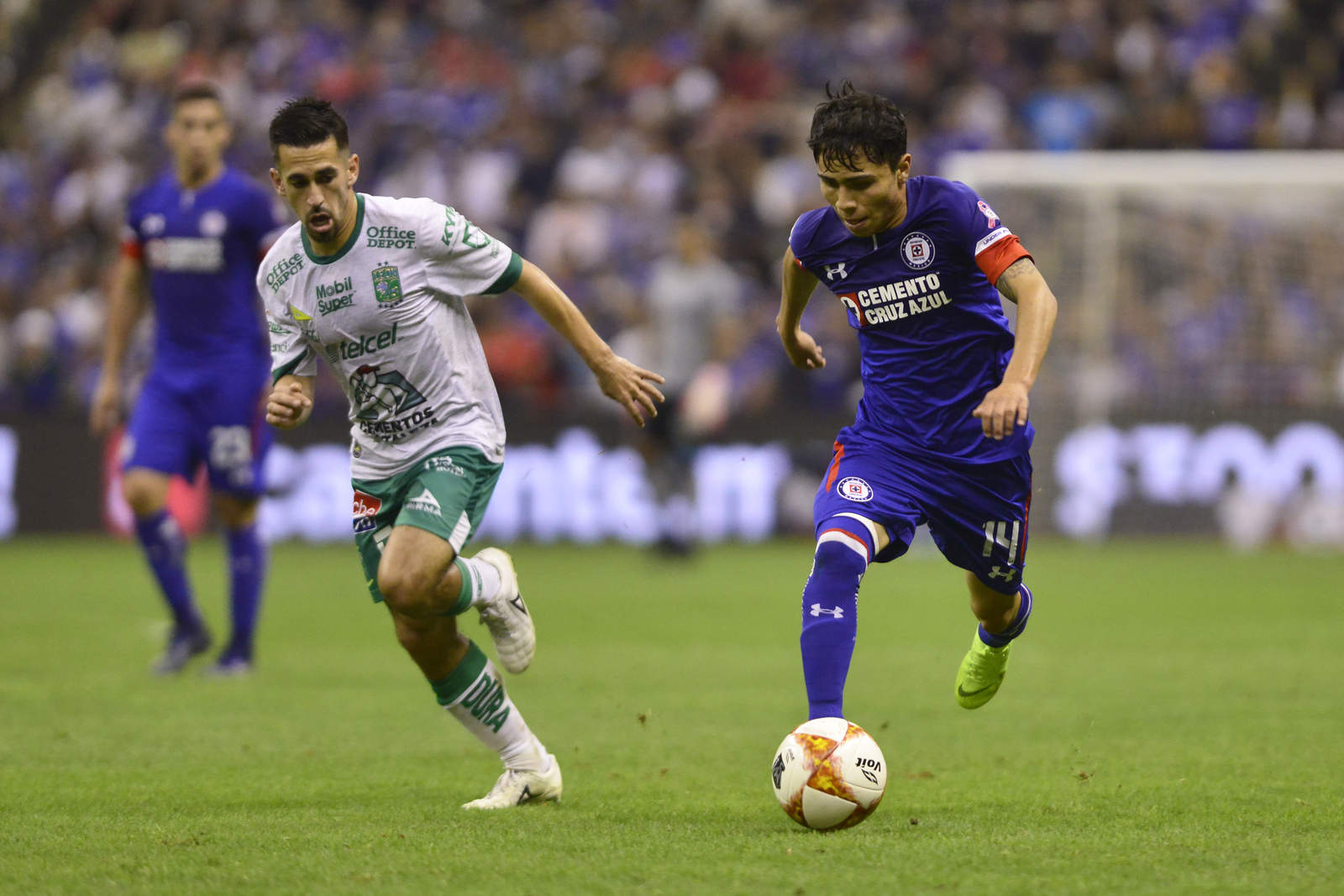 Misael Domínguez, actualmente a préstamo con los celestes, pero con opción a compra, durante el partido de semifinales en Copa MX ante León. (Jam Media)