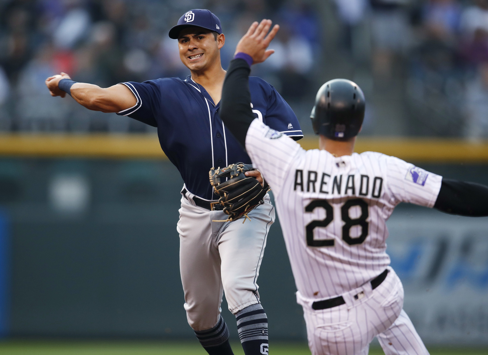 El pelotero mexicano Christian Villanueva fue puesto en asignación por los Padres de San Diego.