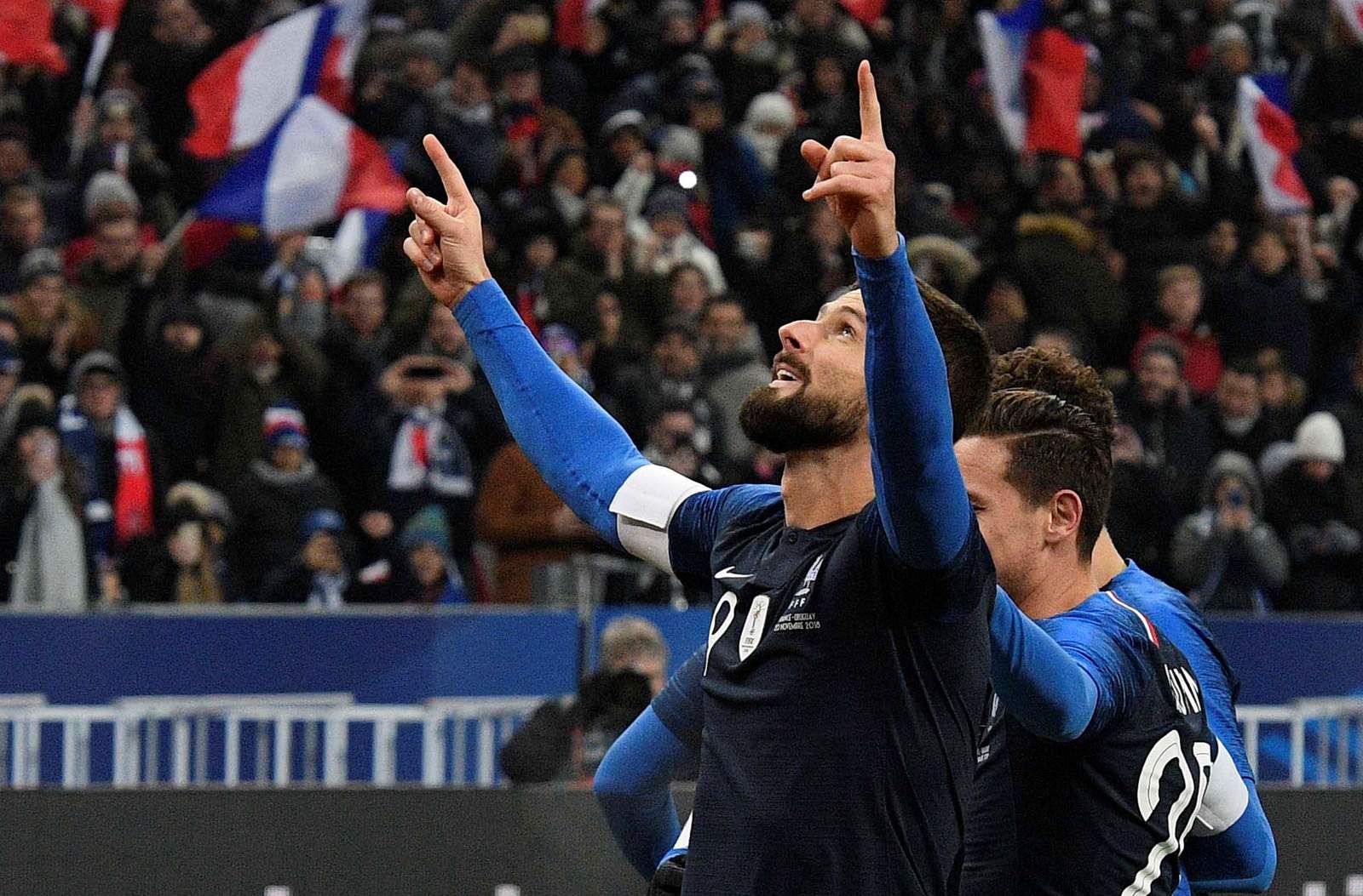 Olivier Giroud festeja su gol en el amistoso contra Uruguay, ayer, en el Estadio de Francia en Saint-Denis.
