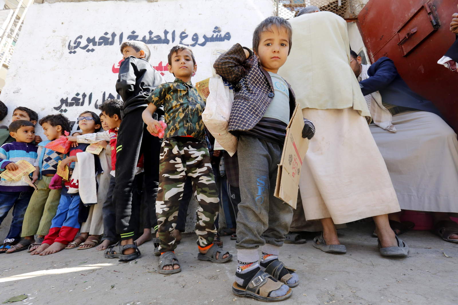 El grupo británico humanitario Save the Children reportó este miércoles que hasta 85 mil niños en Yemen murieron de hambre desde que la guerra se intensificó hace más de tres años. (EFE)