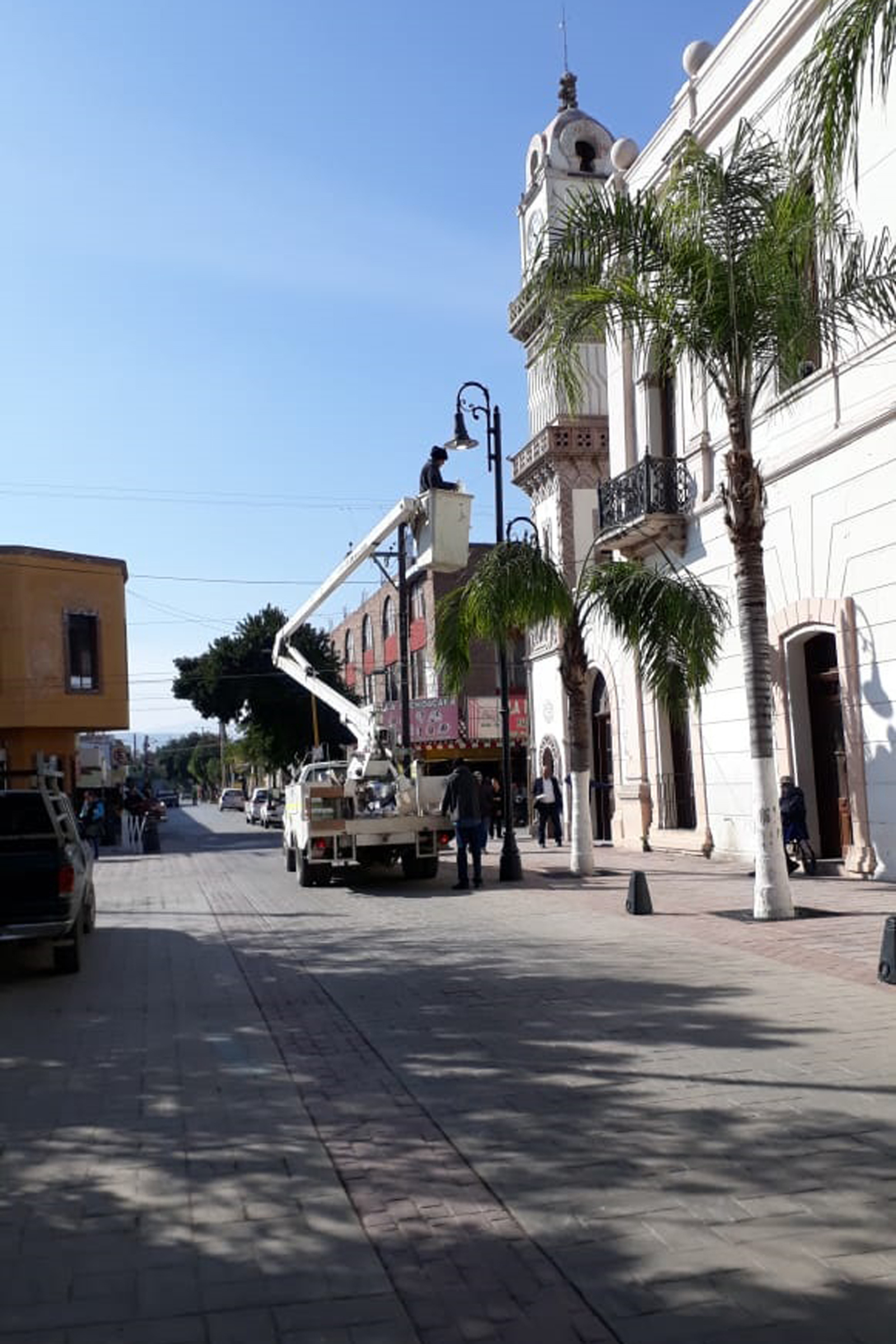 Luminarias. Se cambiaron las luminarias del paseo peatonal Francisco Sarabia de esta ciudad por las de tecnología Led. (EL SIGLO DE TORREÓN)