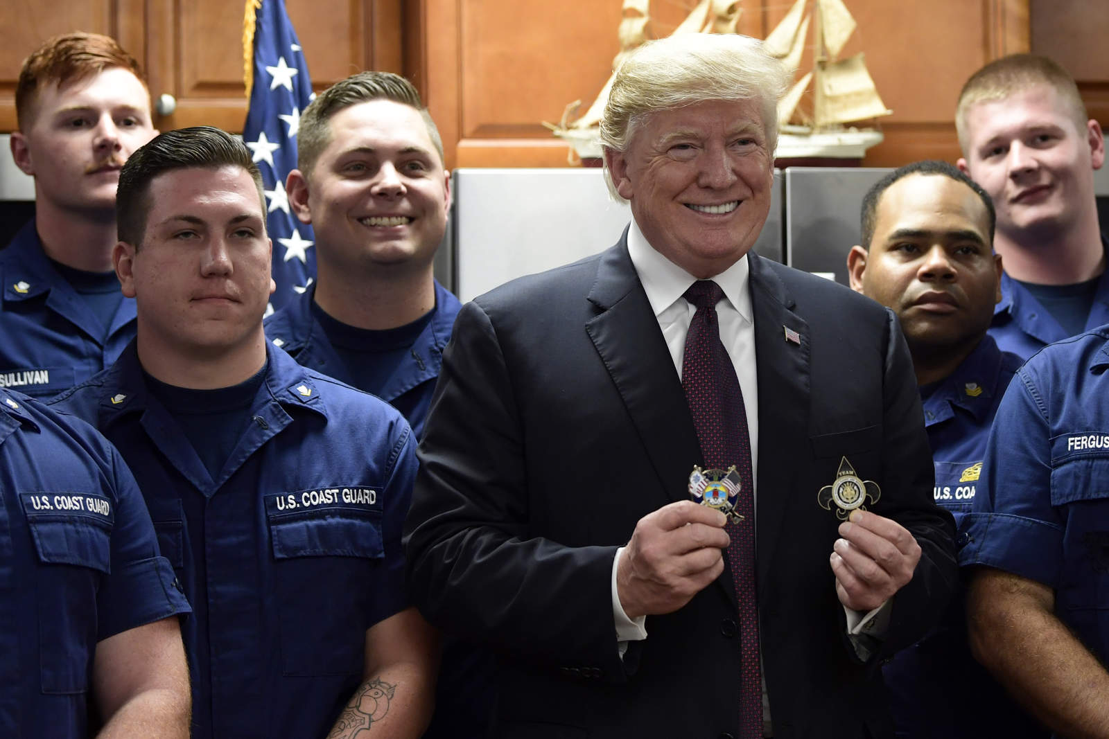 Trump hizo referencia a los migrantes que acampan en la ciudad fronteriza mexicana de Tijuana, después de viajar en caravana desde Centroamérica. (AP)