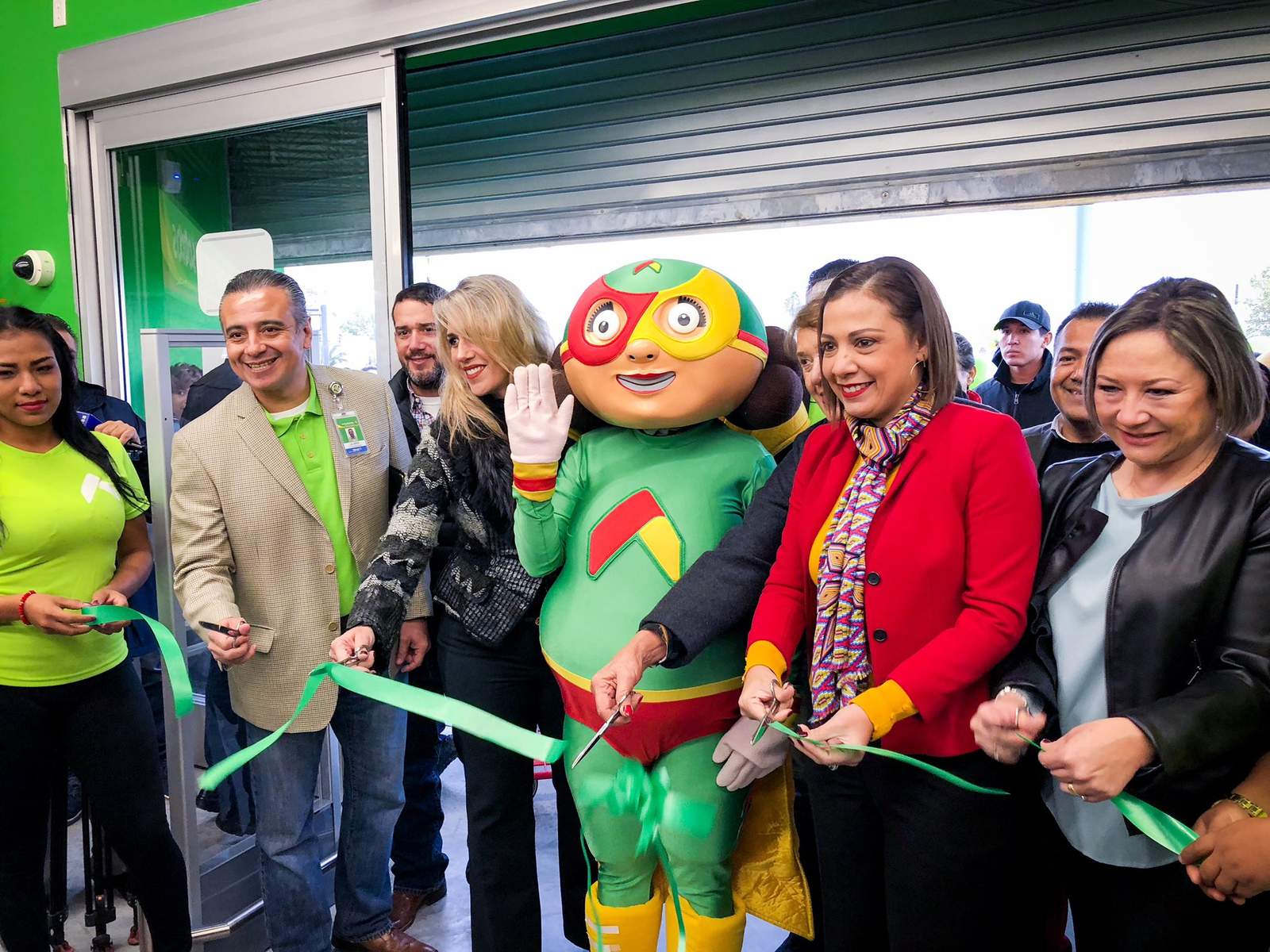 Sonia Villarreal Pérez, presidenta municipal de Piedras Negras, dijo estar contenta con el inicio de operaciones de la nueva tienda. 