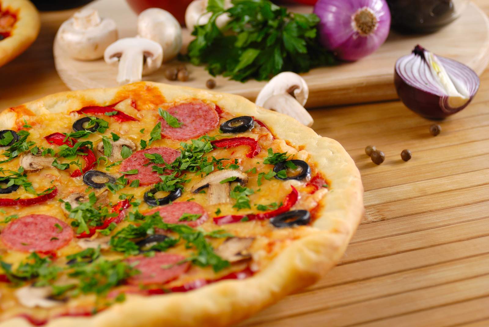 Una especialista en nutriología explica porqué una rebanada de pizza es más nutritiva que el cereal. (ARCHIVO)
