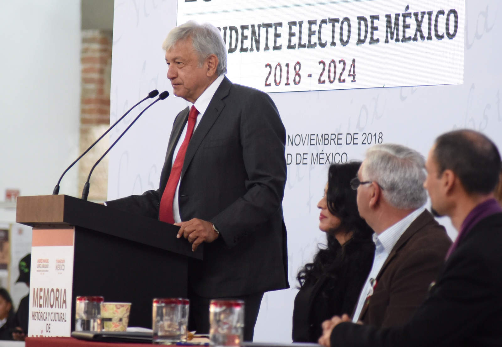 Más de dos tercios de la población mexicana tiene una buena o muy buena opinión del presidente electo Andrés Manuel López Obrador -quien asumirá la Presidencia el 1 de diciembre-, según una encuesta publicada hoy. (ARCHIVO)