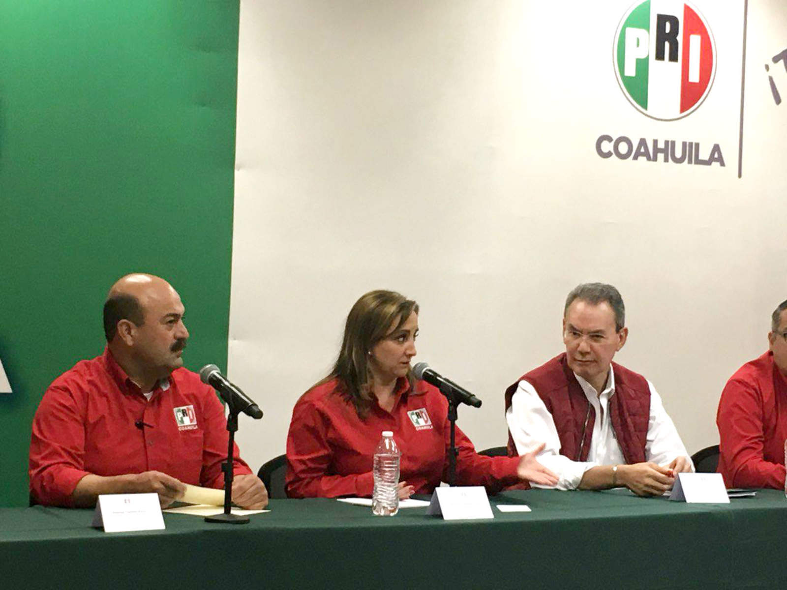La líder Nacional del Partido Revolucionario Institucional (PRI), Claudia Ruiz Massieu, adelantó que tras la aprobación de los denominados “superdelegados” analizan interponer una acción de inconstitucionalidad. (EL SIGLO COAHUILA)
