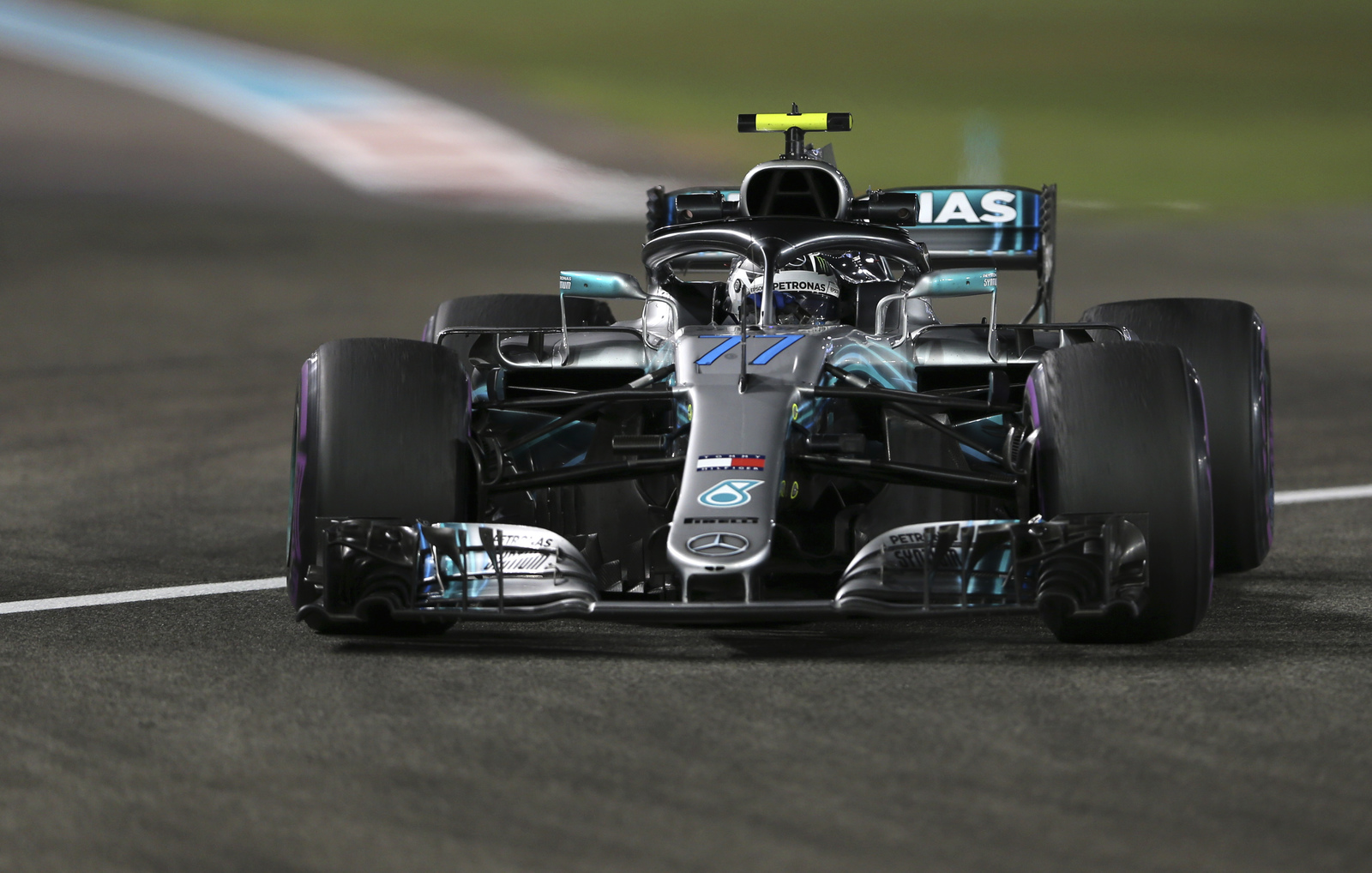 El piloto finlandés Valtteri Bottas al volante de su Mercedes. (AP)